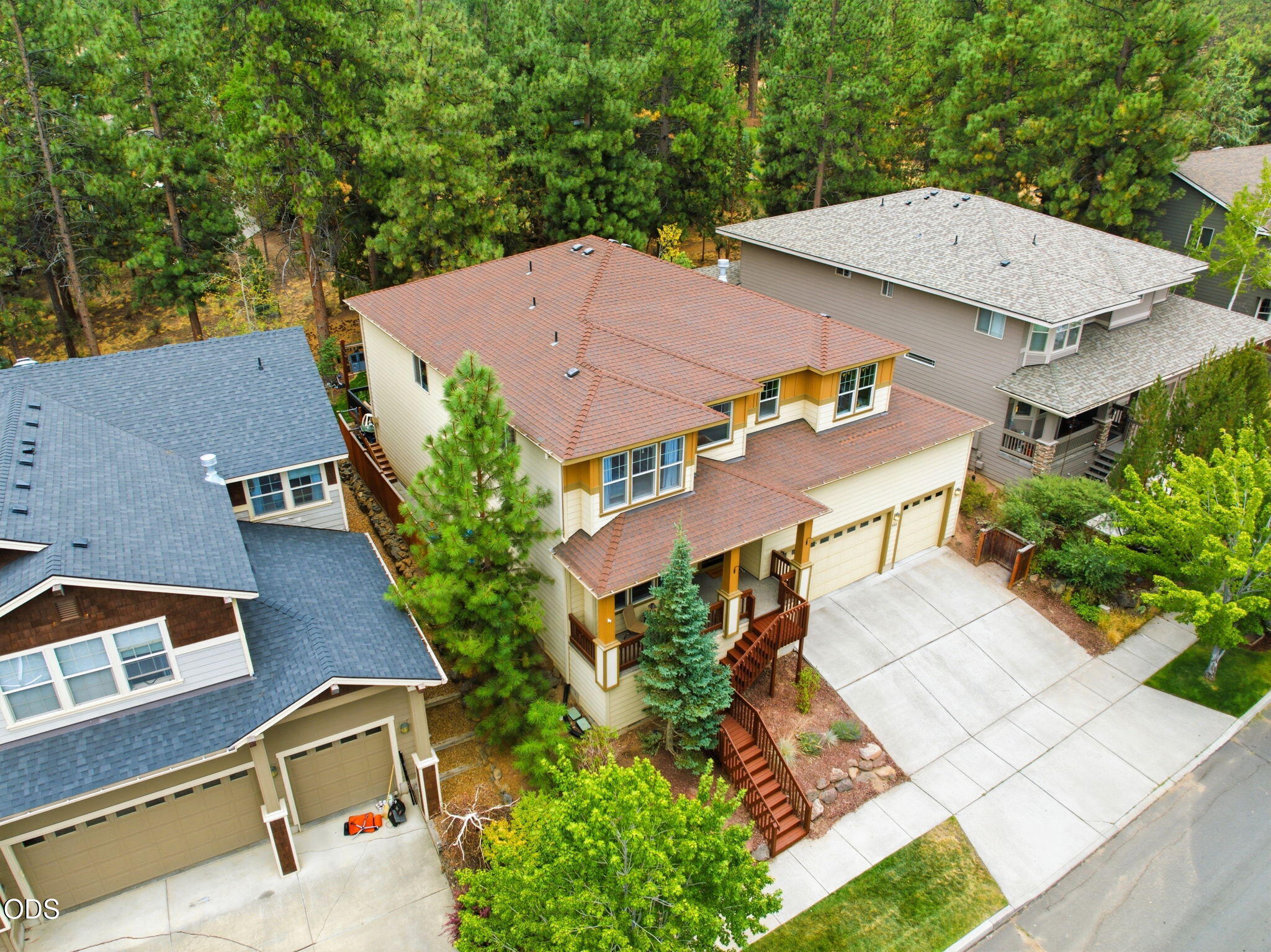 466 NW Flagline Drive
