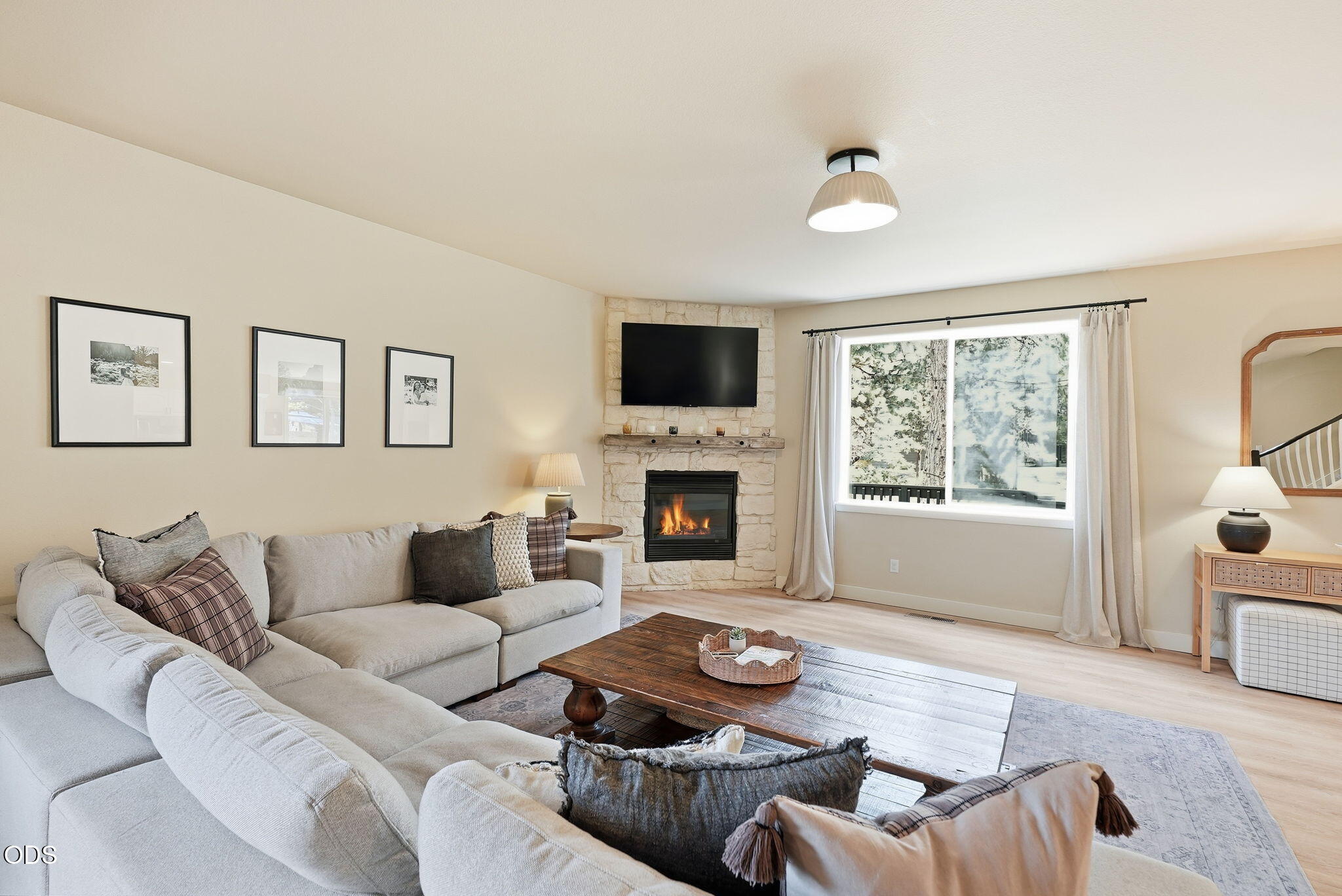 466 NW Flagline Drive