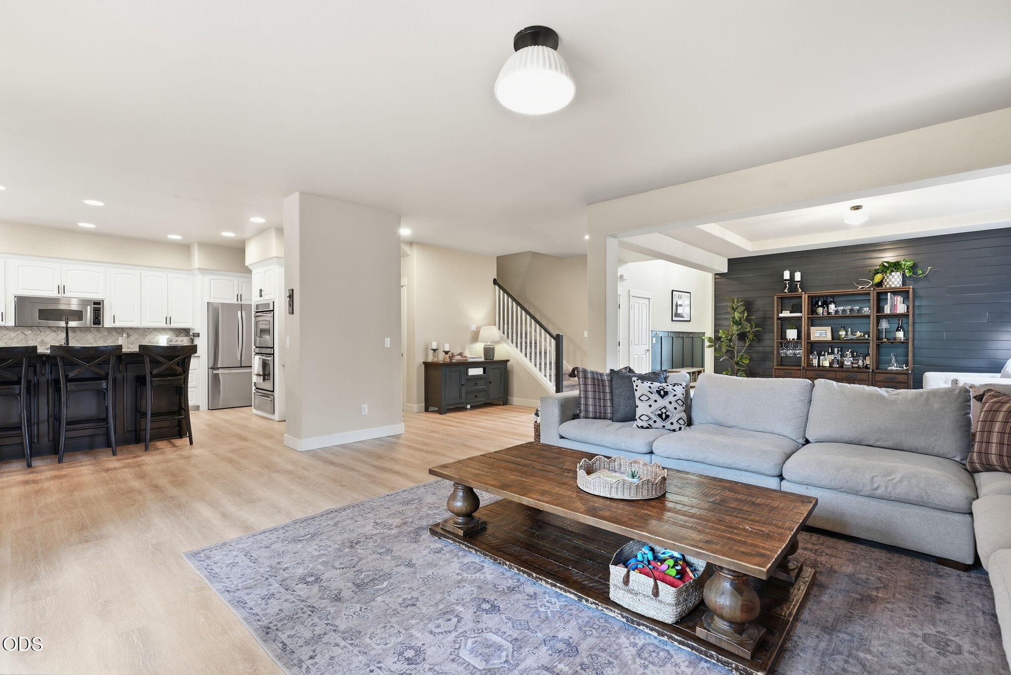 466 NW Flagline Drive