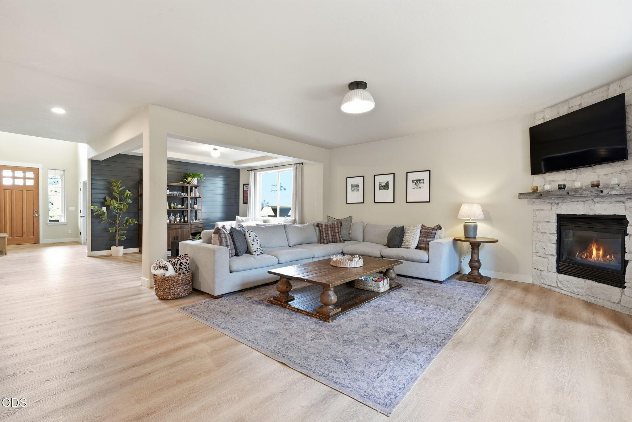 466 NW Flagline Drive