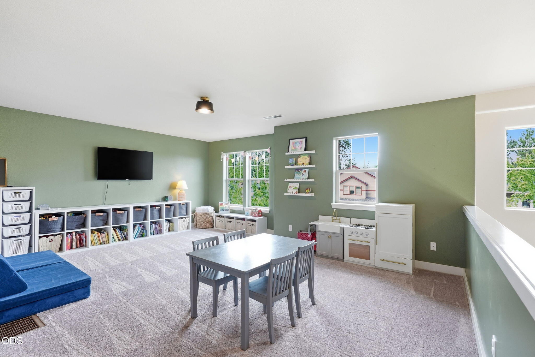 466 NW Flagline Drive