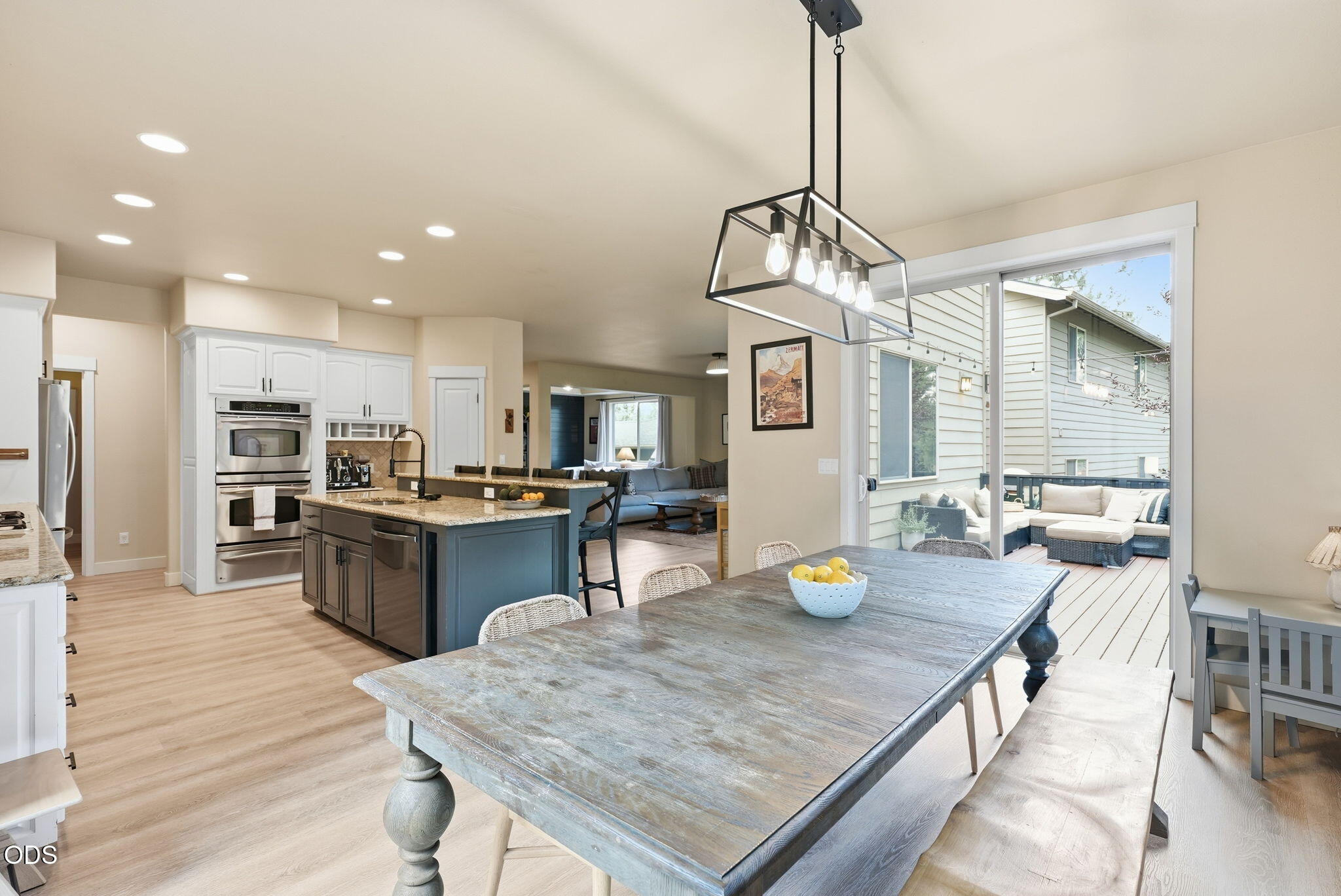 466 NW Flagline Drive