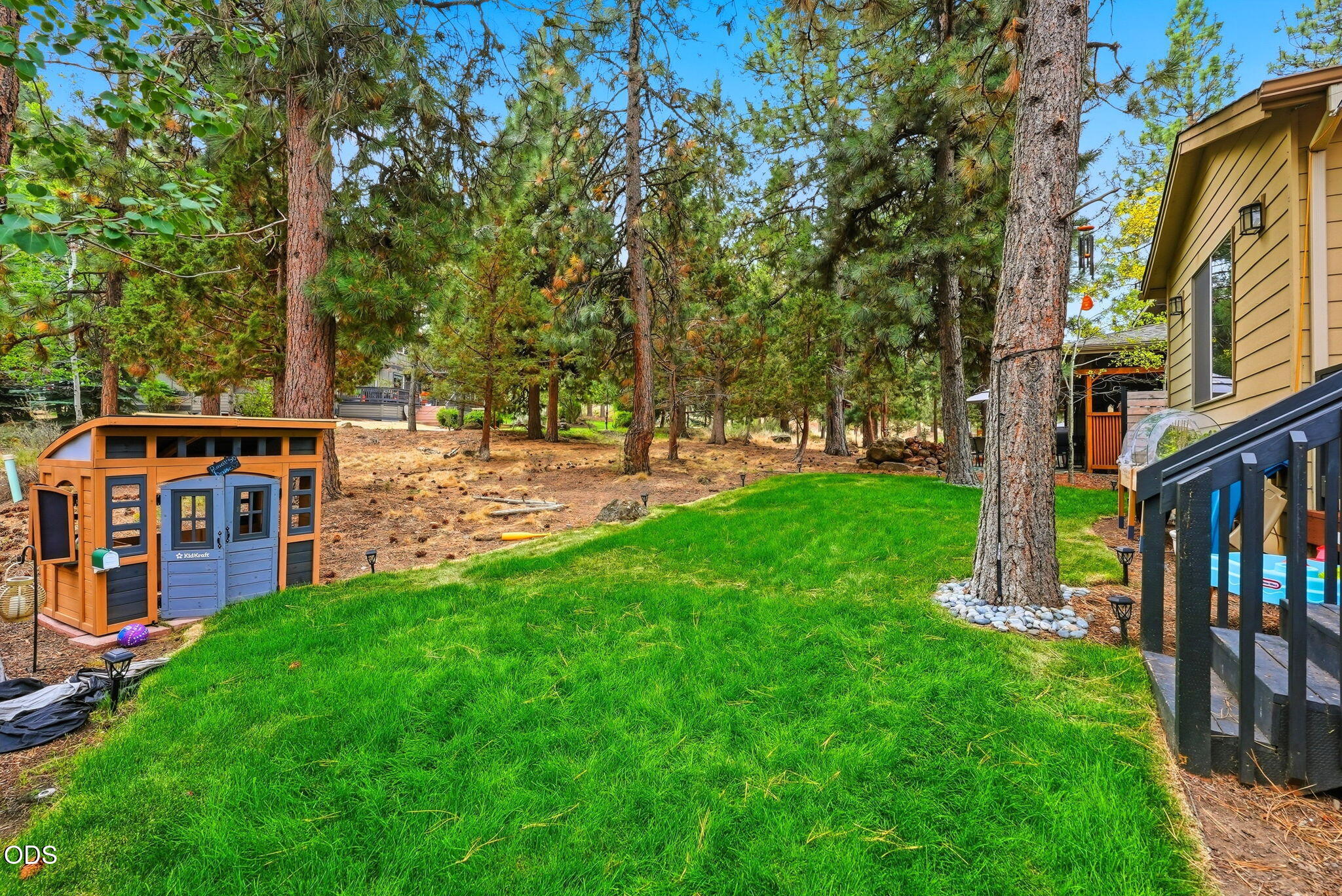 466 NW Flagline Drive