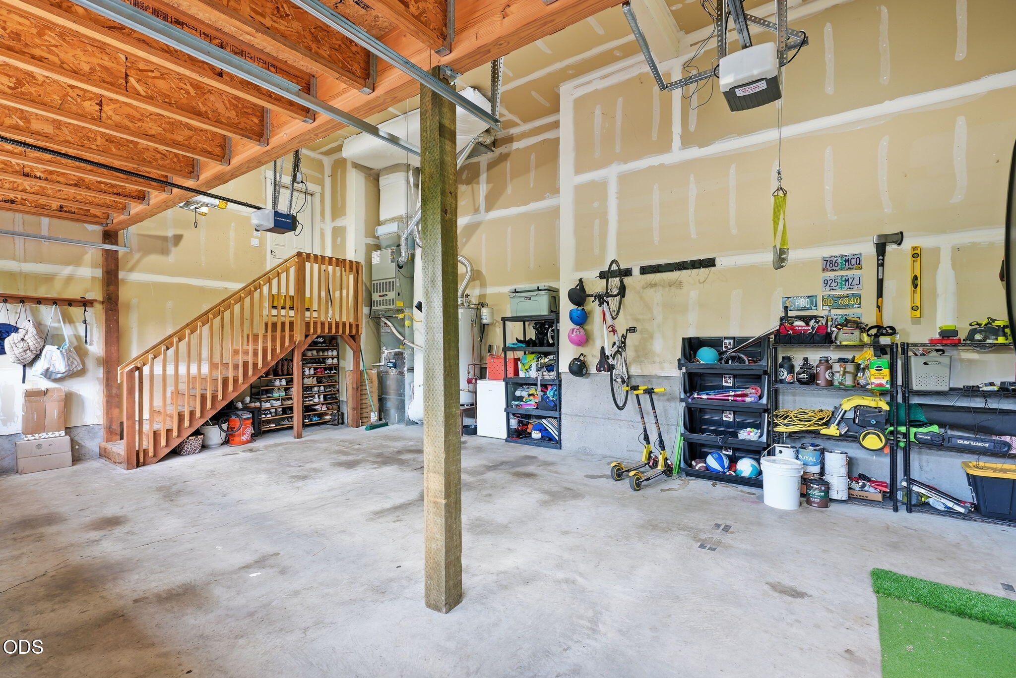 466 NW Flagline Drive