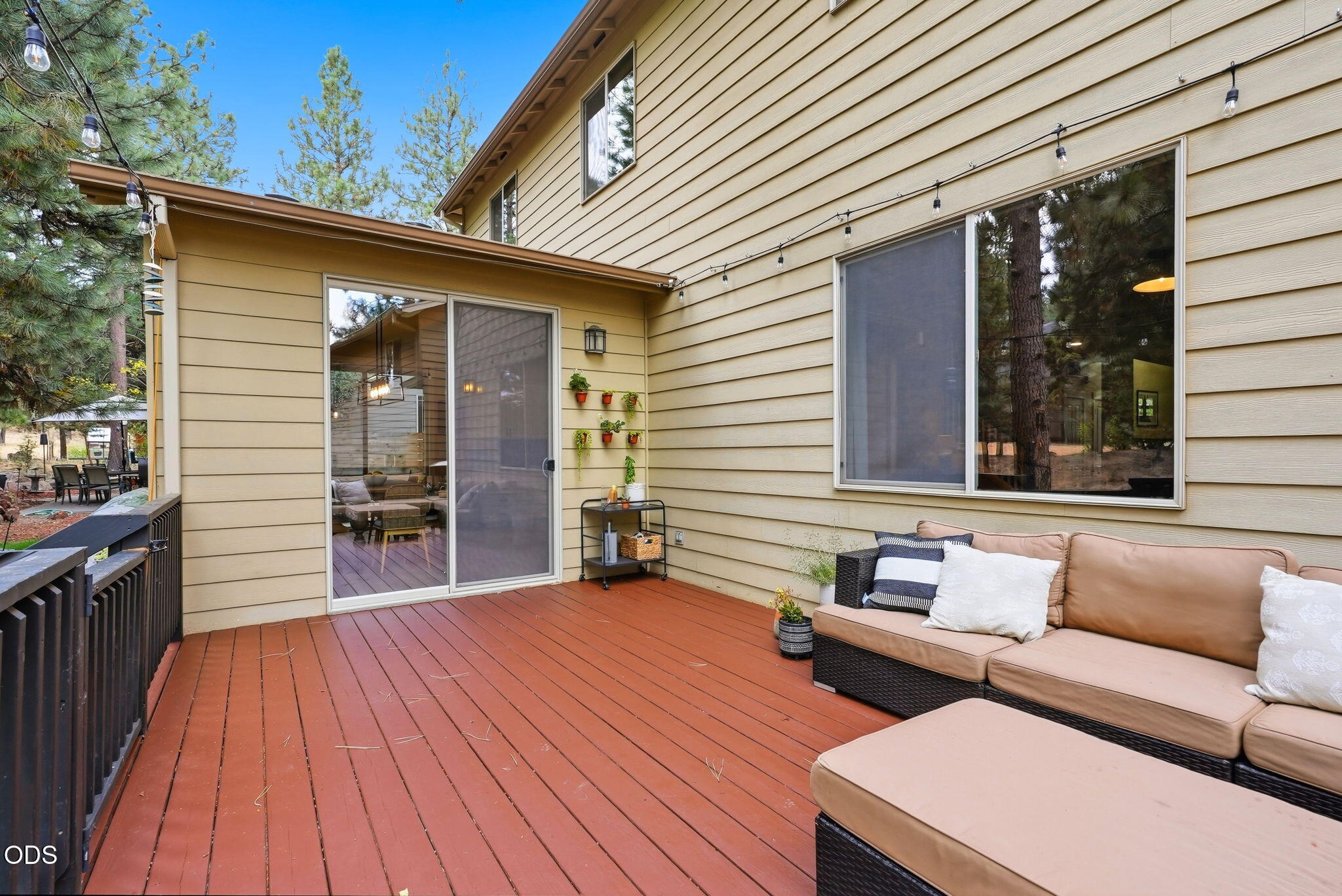 466 NW Flagline Drive