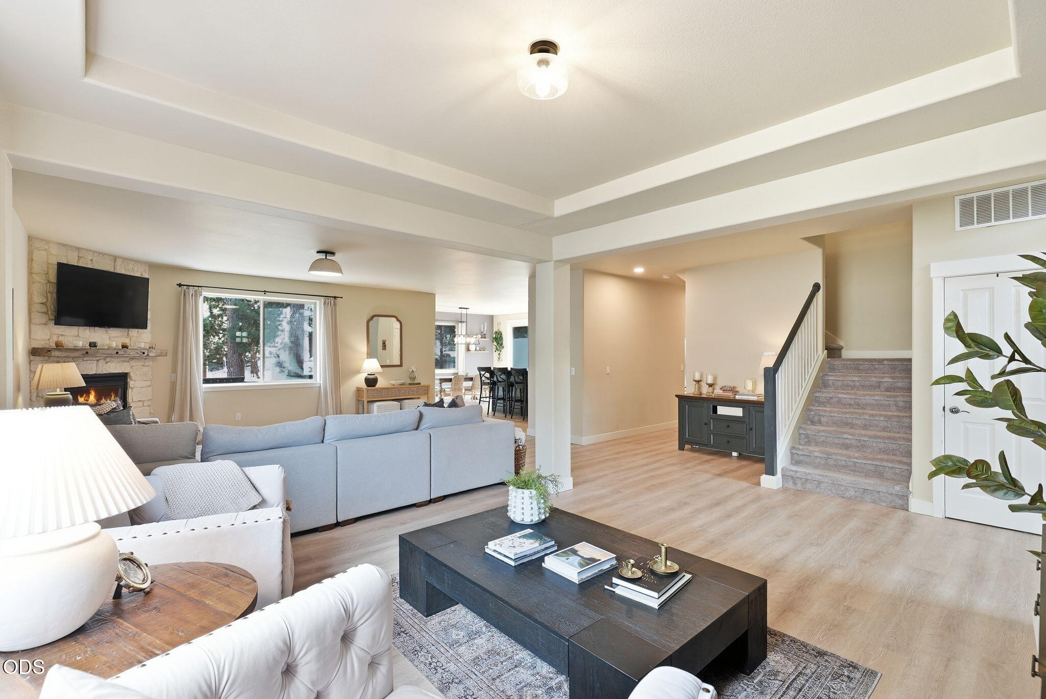 466 NW Flagline Drive