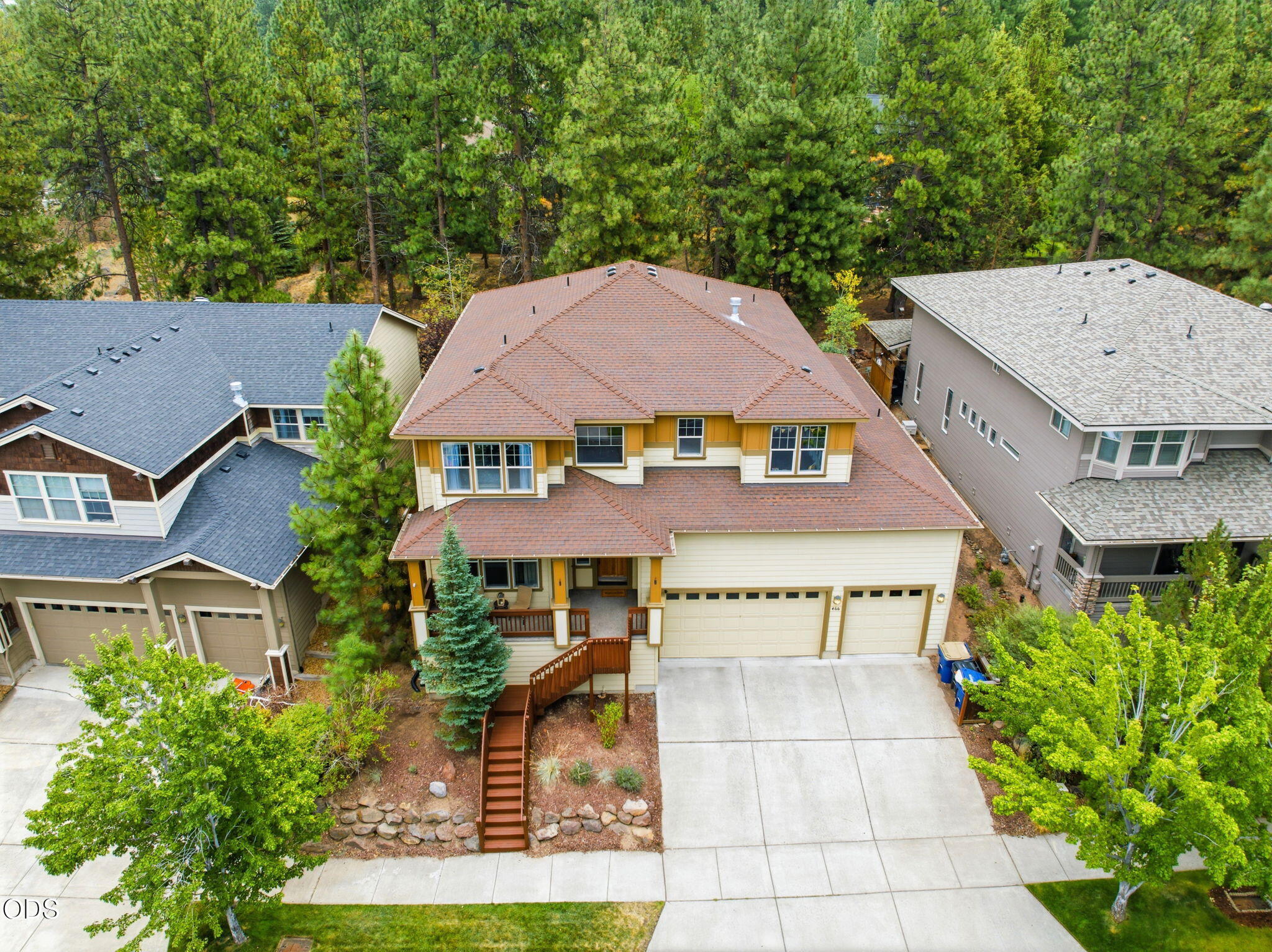 466 NW Flagline Drive