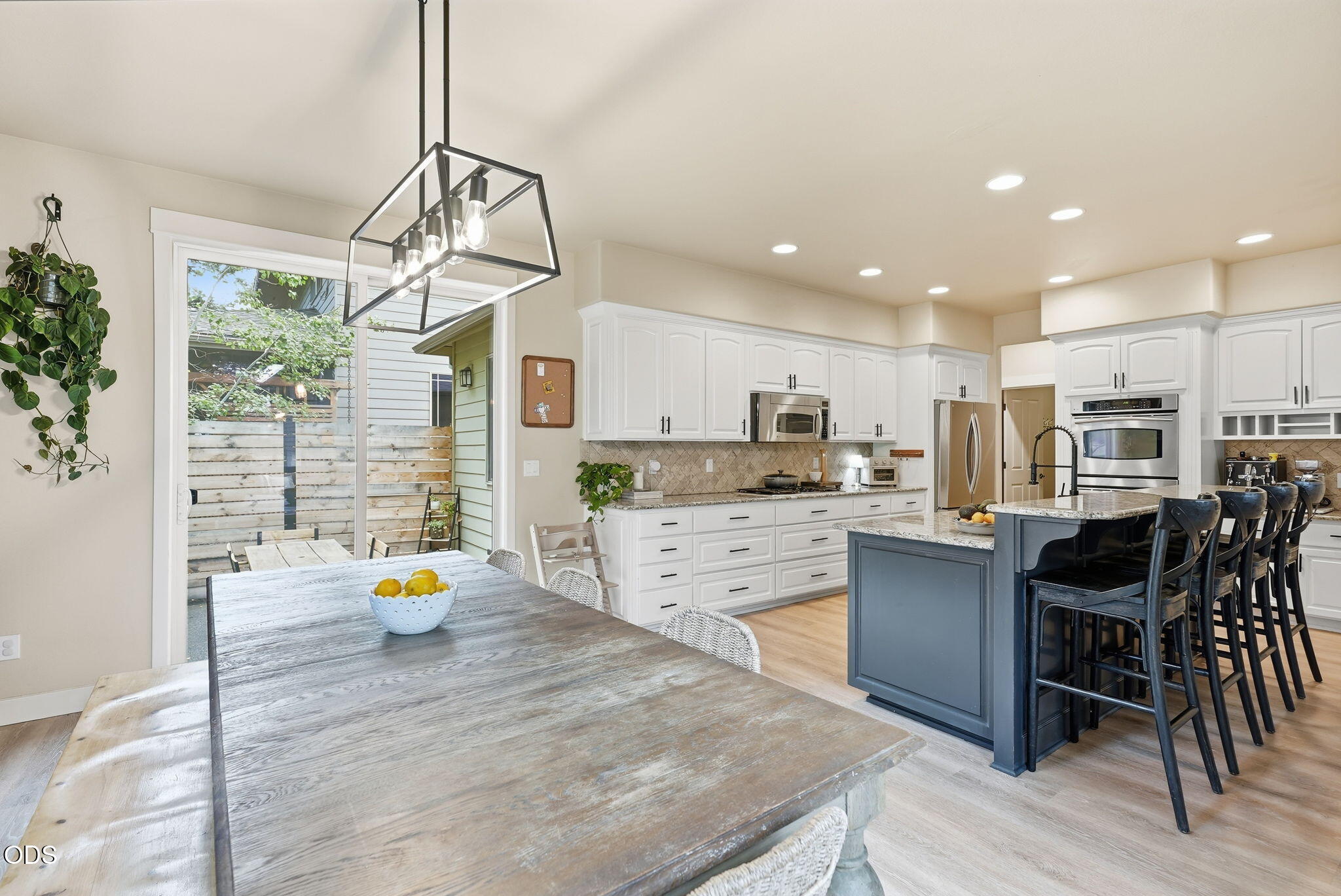 466 NW Flagline Drive