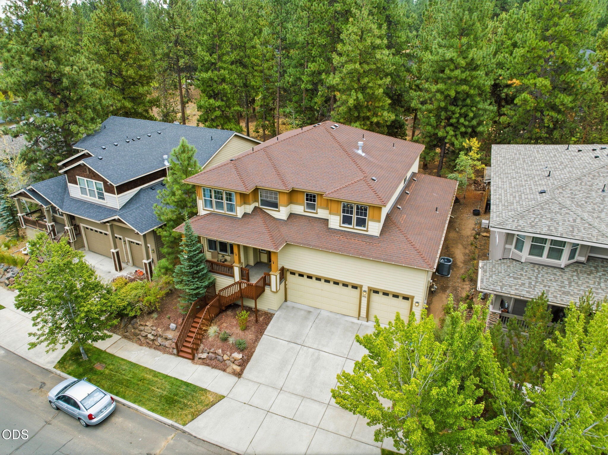 466 NW Flagline Drive