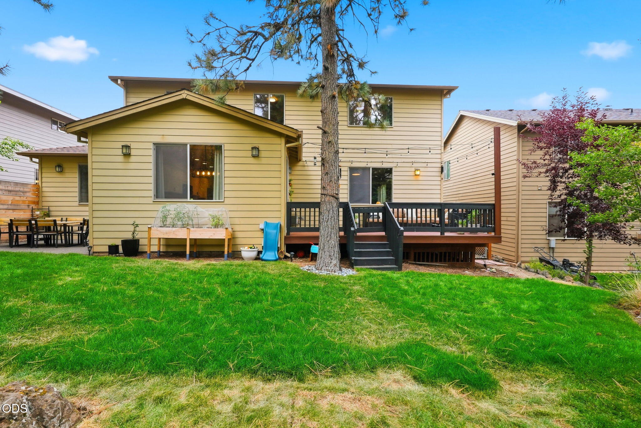 466 NW Flagline Drive