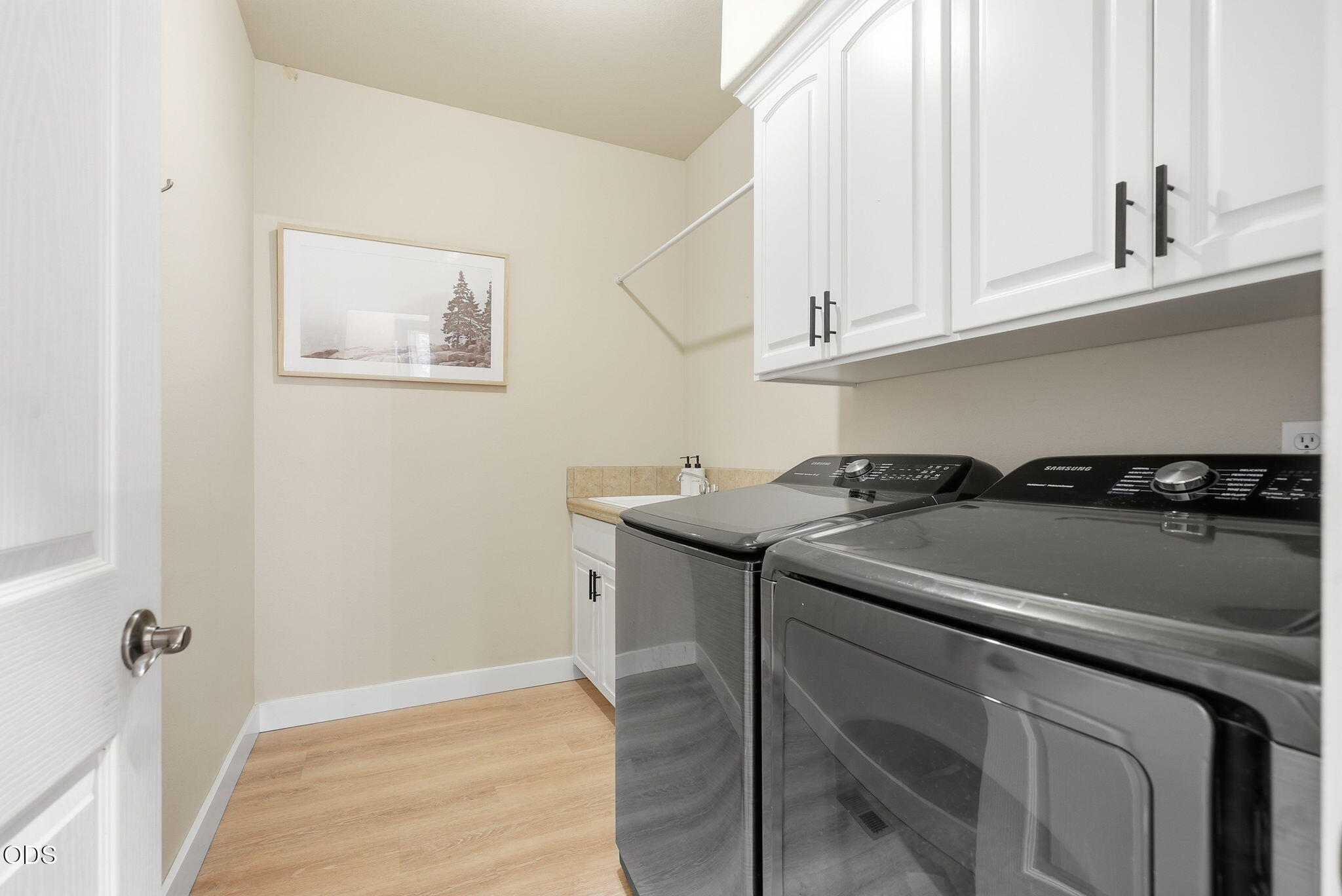 466 NW Flagline Drive