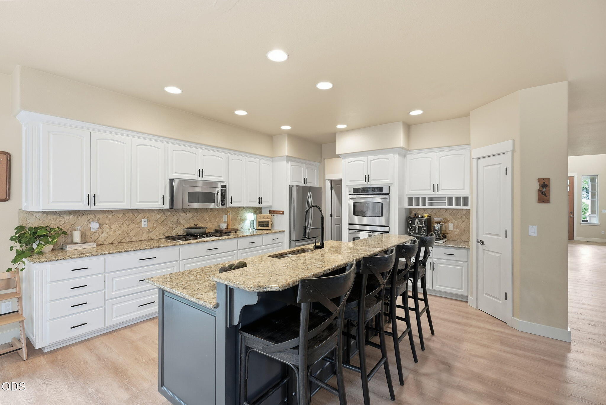 466 NW Flagline Drive