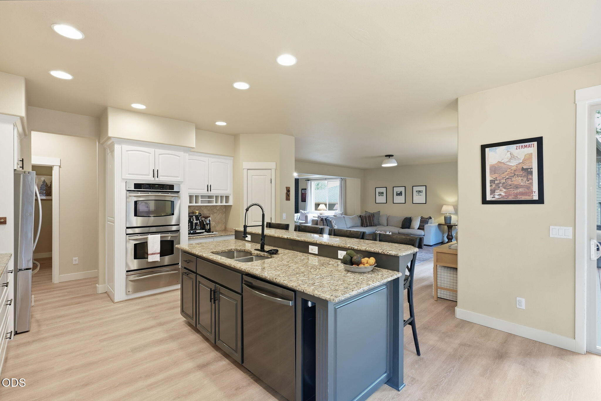 466 NW Flagline Drive