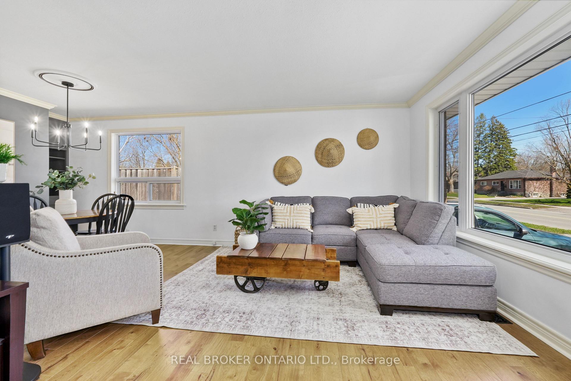 121 Goodfellow Road E