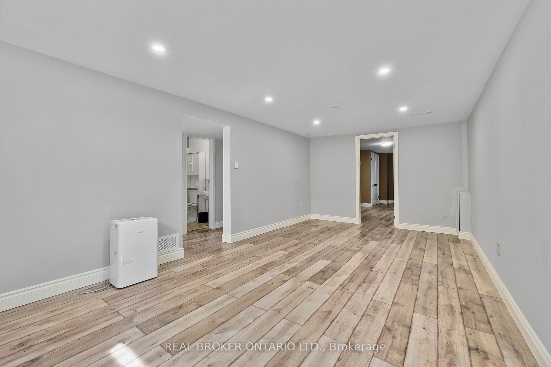 121 Goodfellow Road E