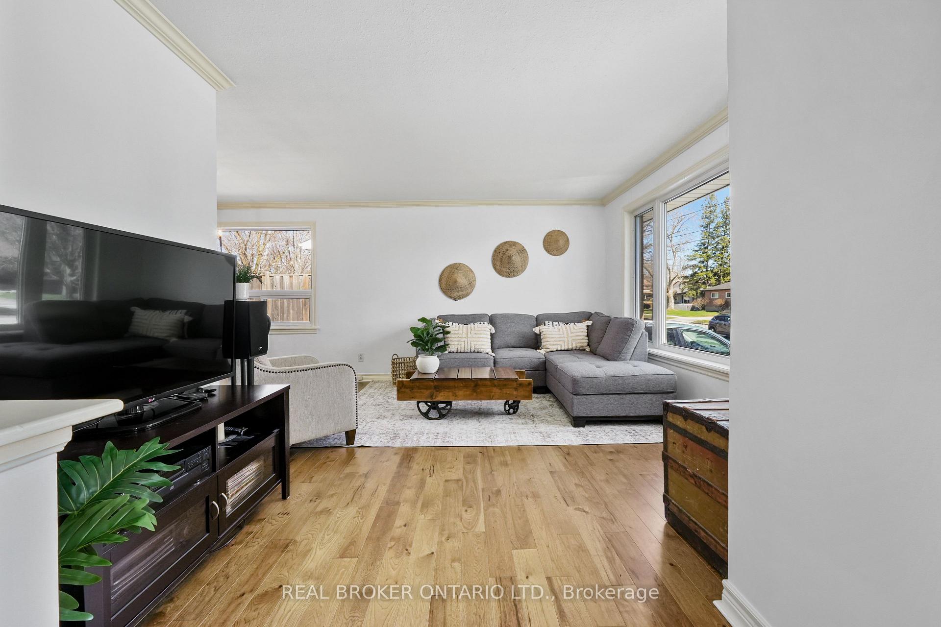 121 Goodfellow Road E