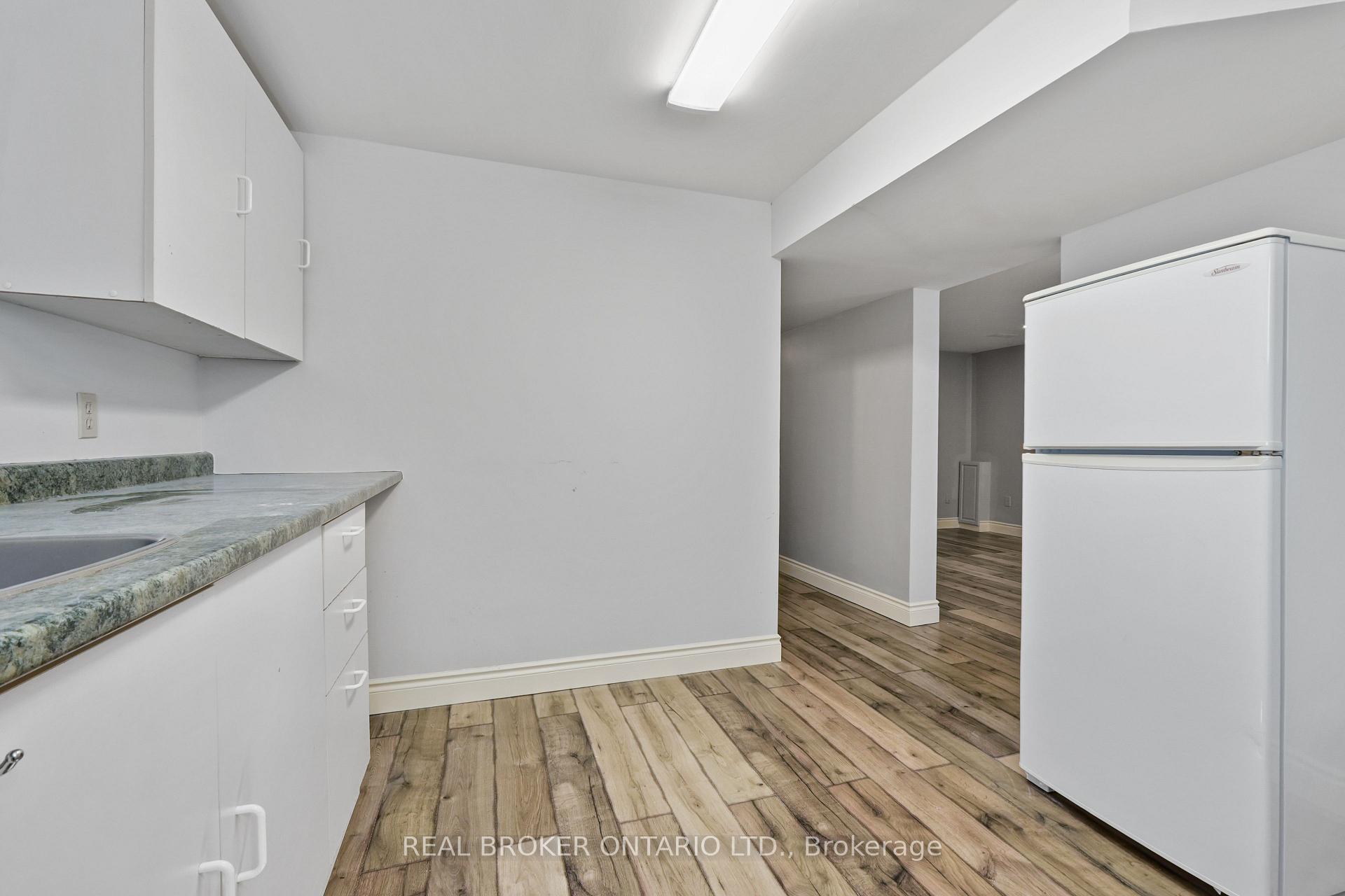 121 Goodfellow Road E