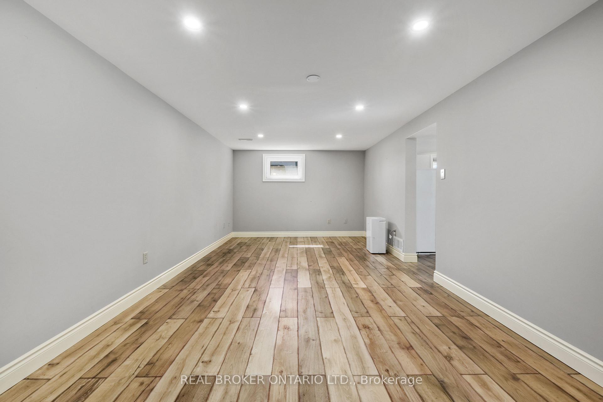 121 Goodfellow Road E