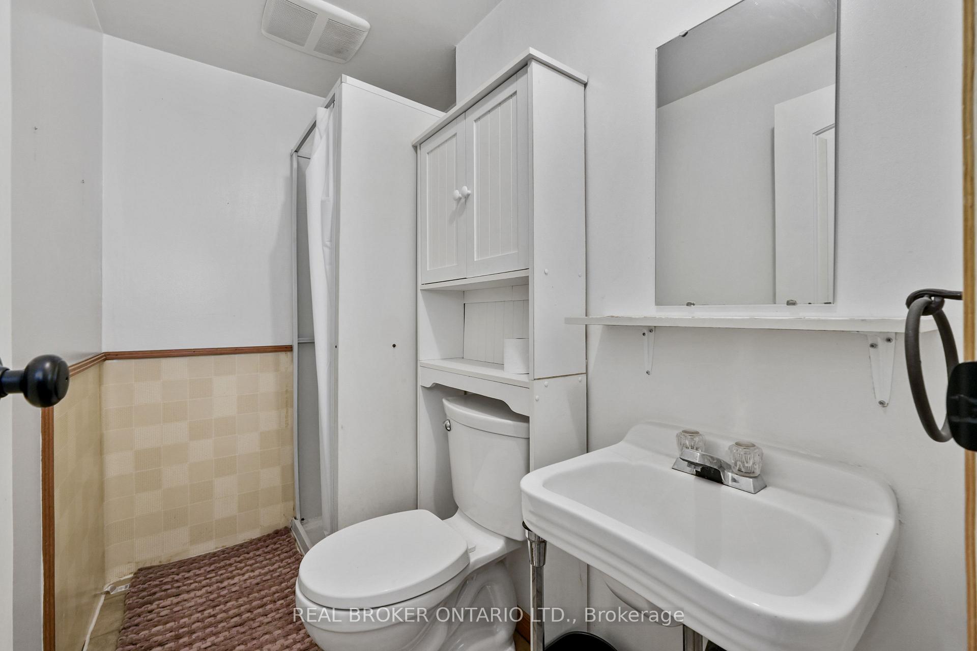 121 Goodfellow Road E