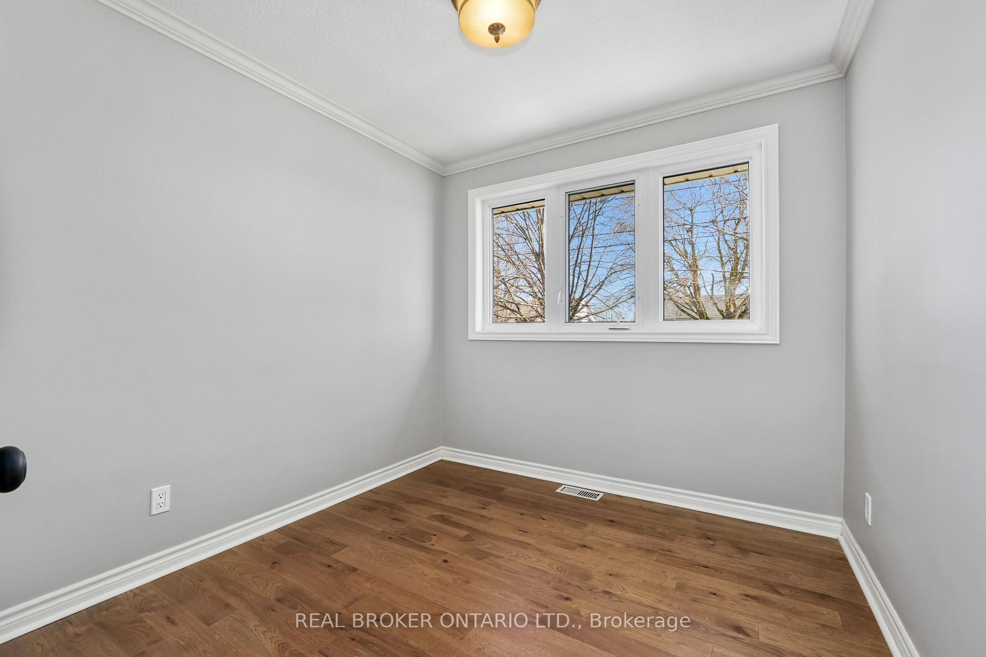 121 Goodfellow Road E