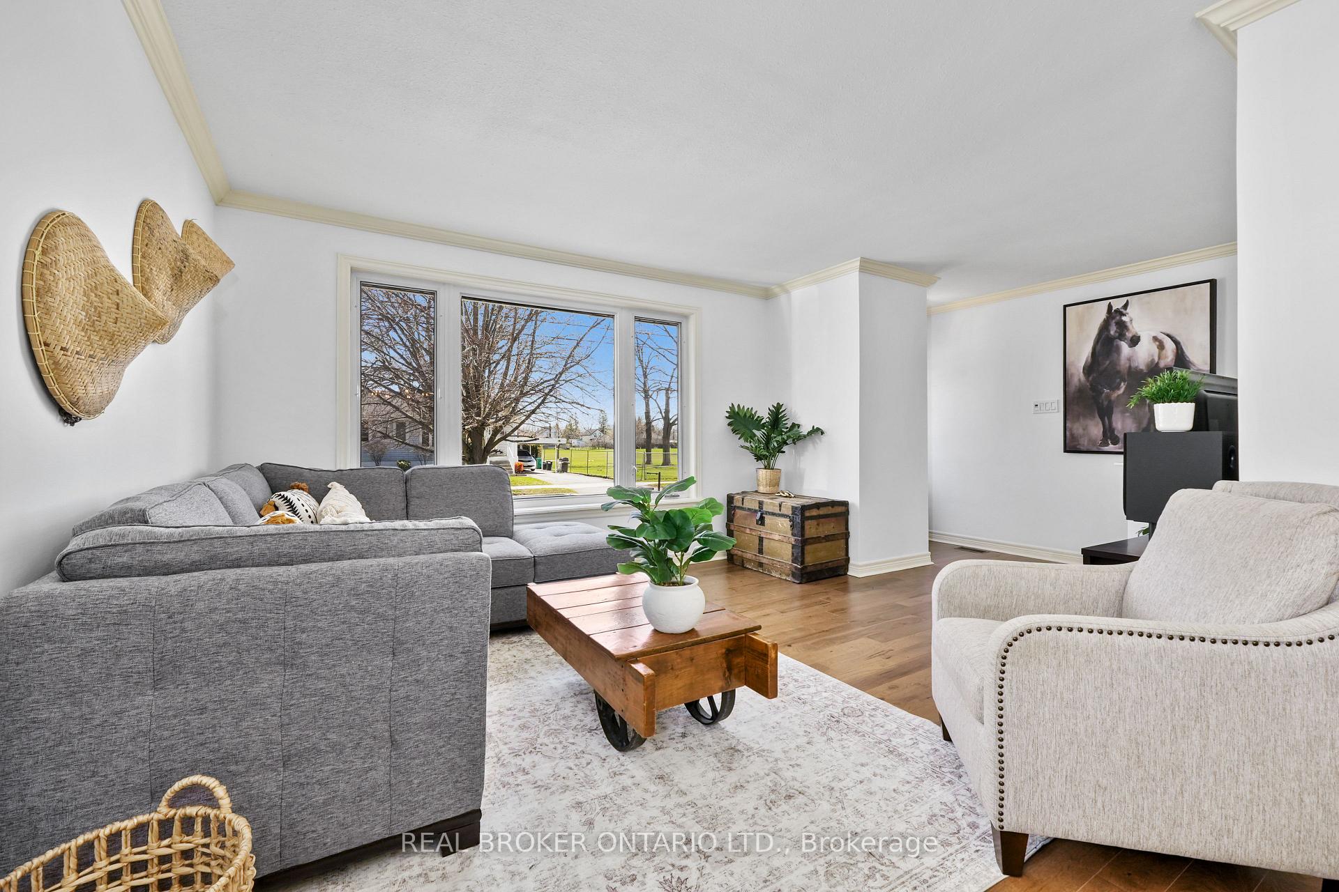 121 Goodfellow Road E