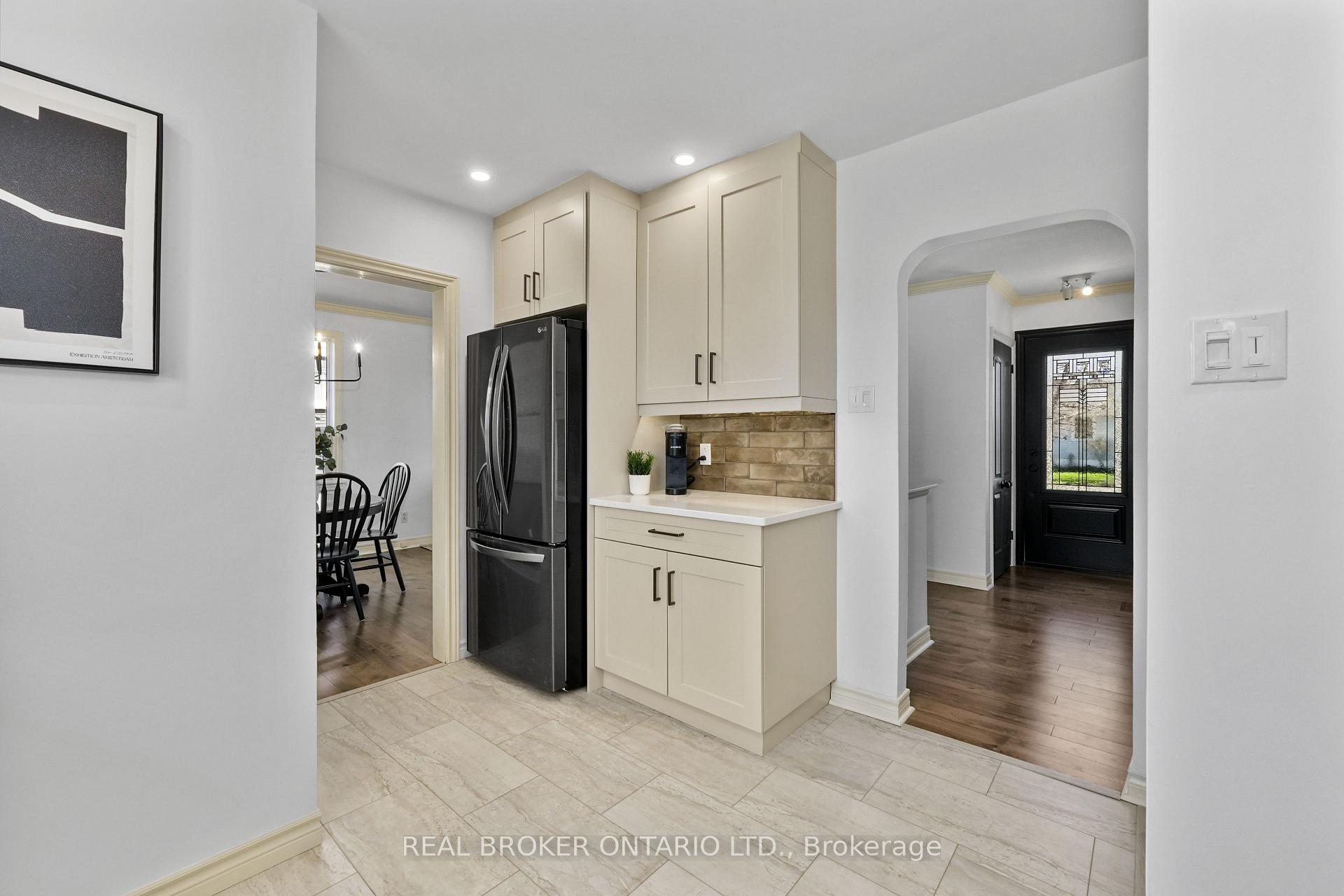 121 Goodfellow Road E