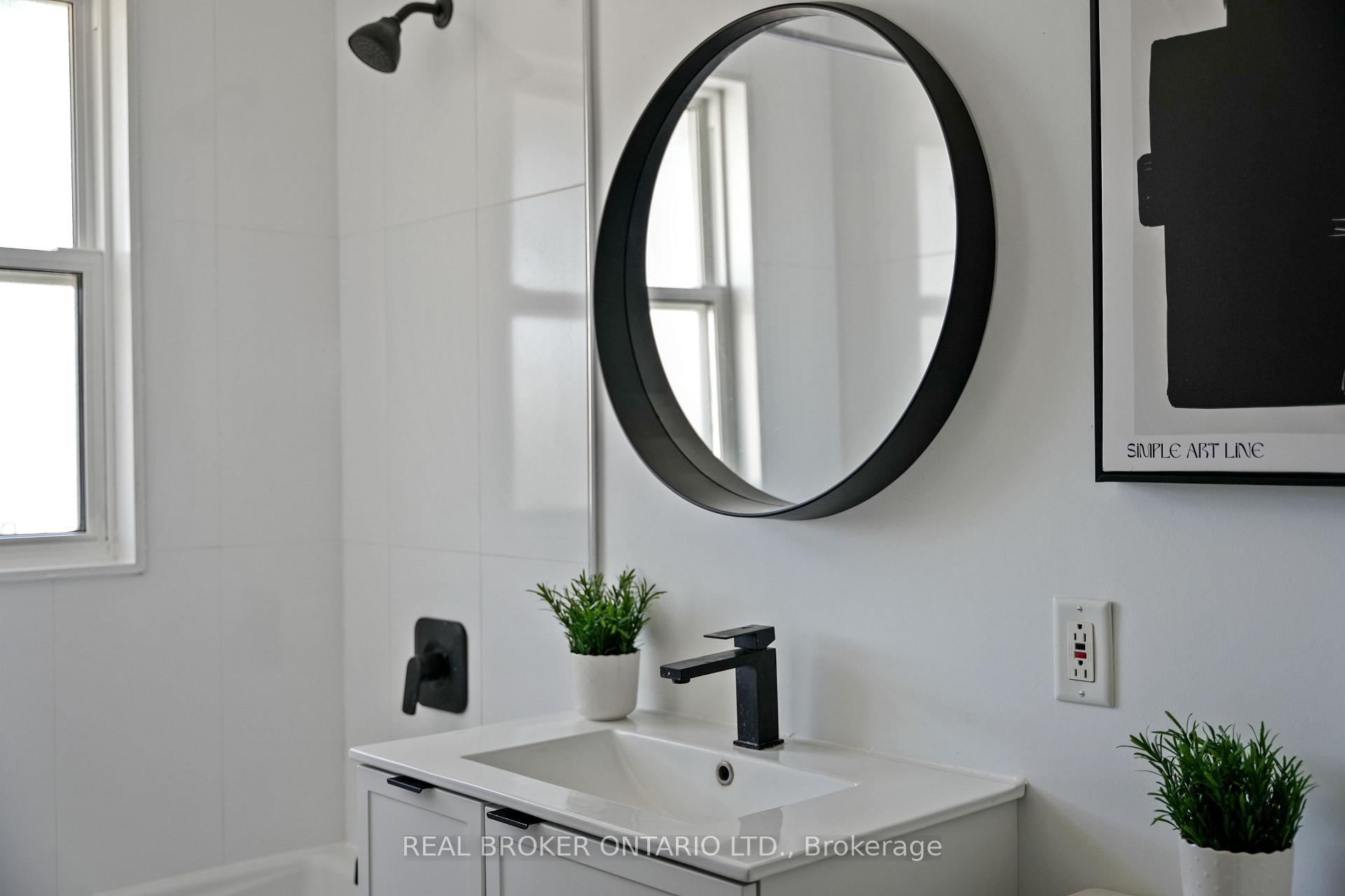 121 Goodfellow Road E