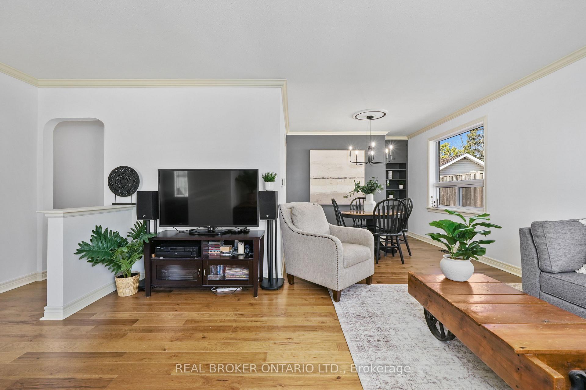 121 Goodfellow Road E