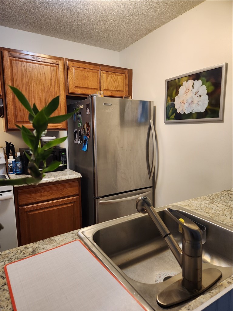21 Apache Drive F