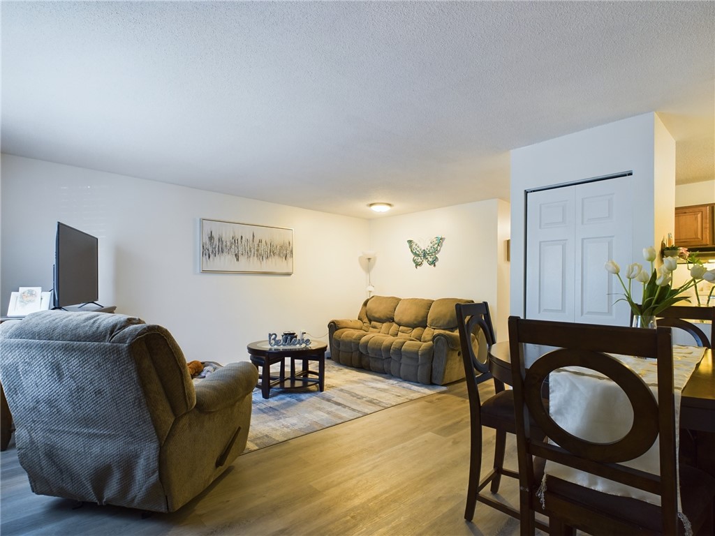 21 Apache Drive F