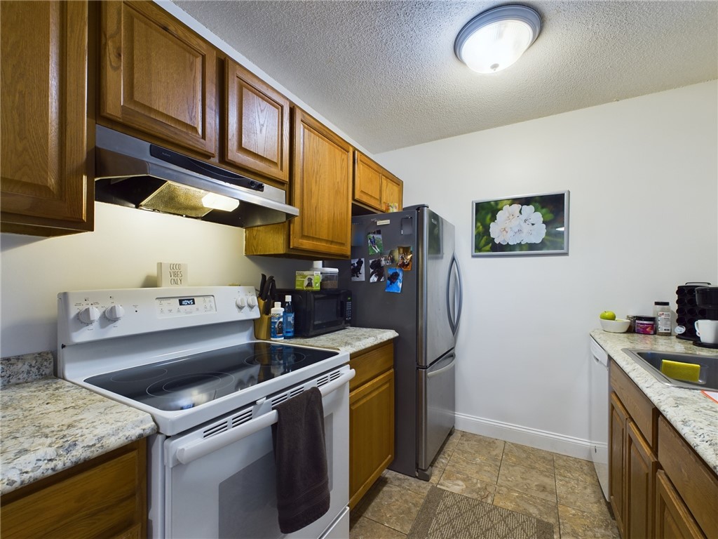 21 Apache Drive F