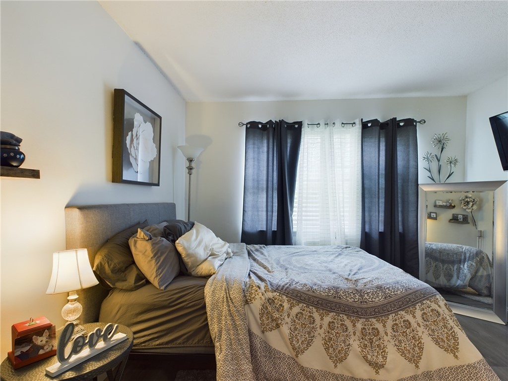 21 Apache Drive F