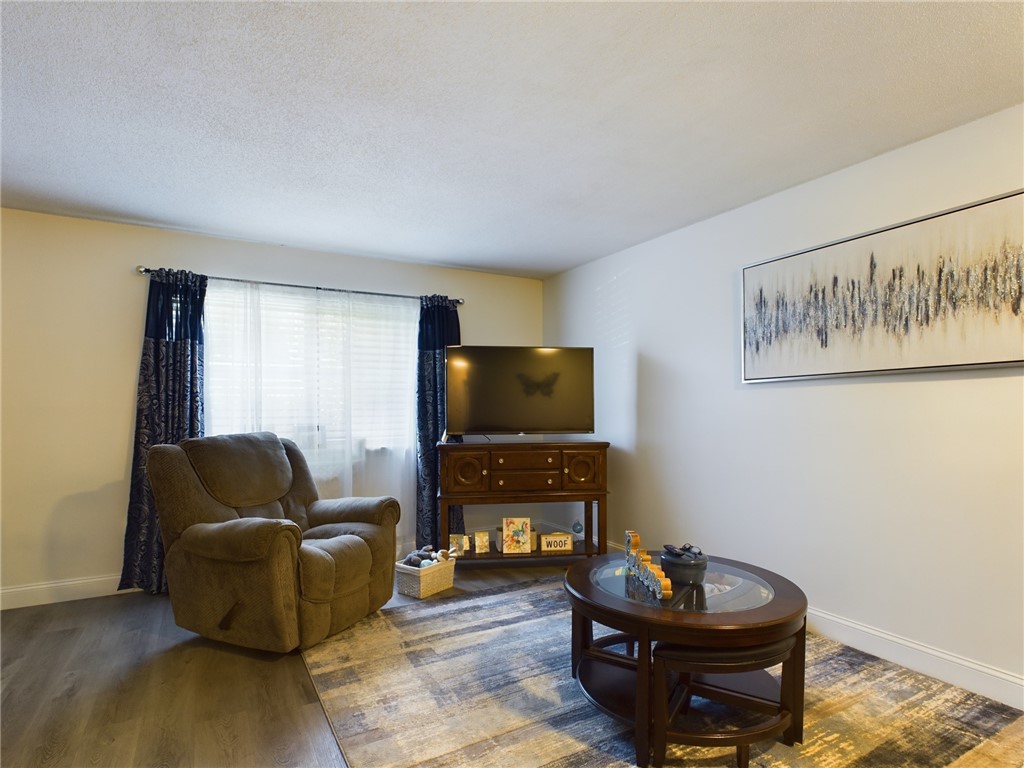 21 Apache Drive F