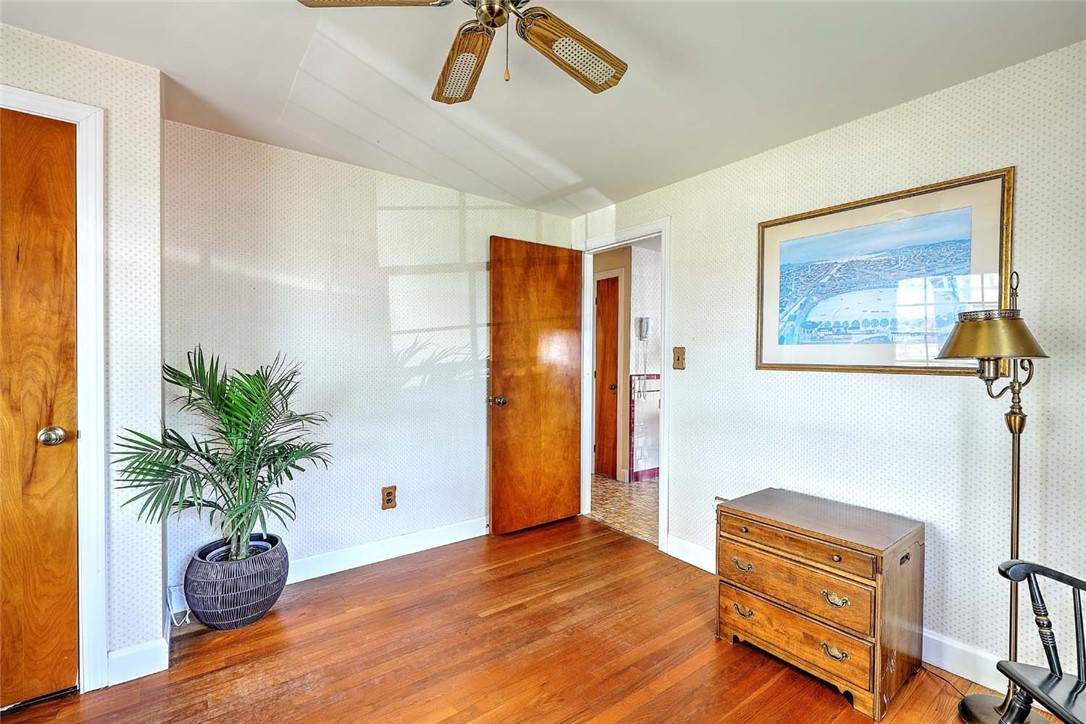 32 Glengrove Avenue