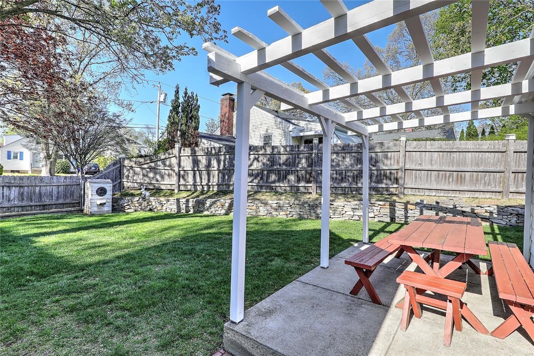 32 Glengrove Avenue