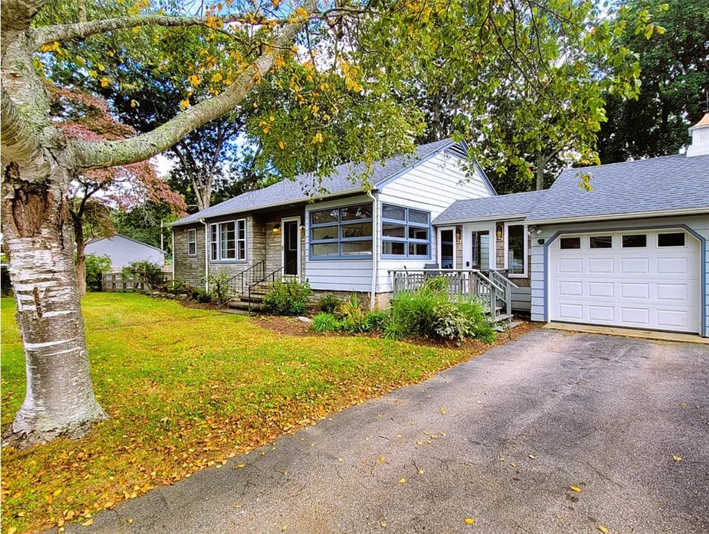 106 Pettaquamscutt Lake Road