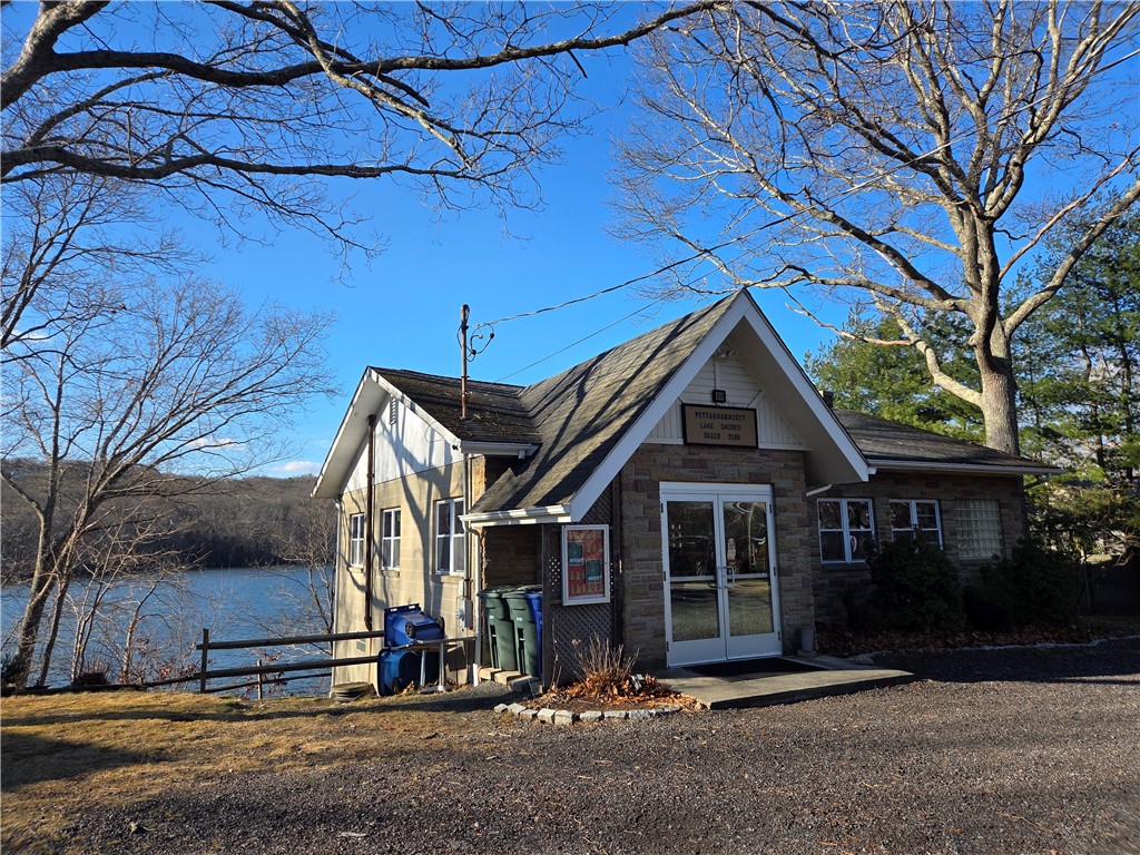 106 Pettaquamscutt Lake Road