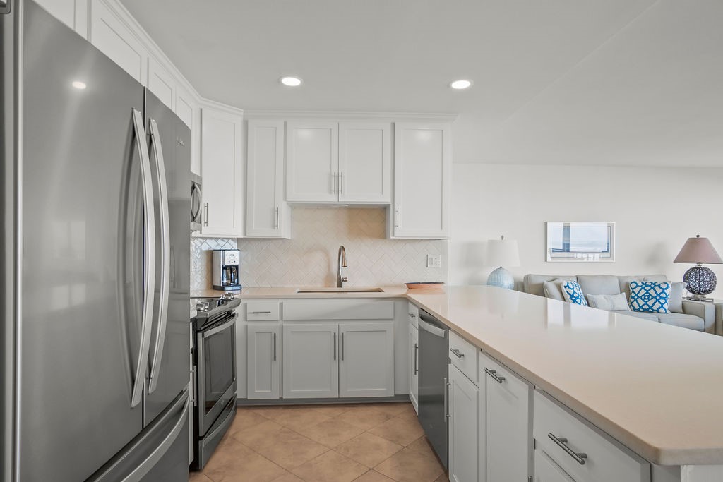 6649 Seacomber Dr 307