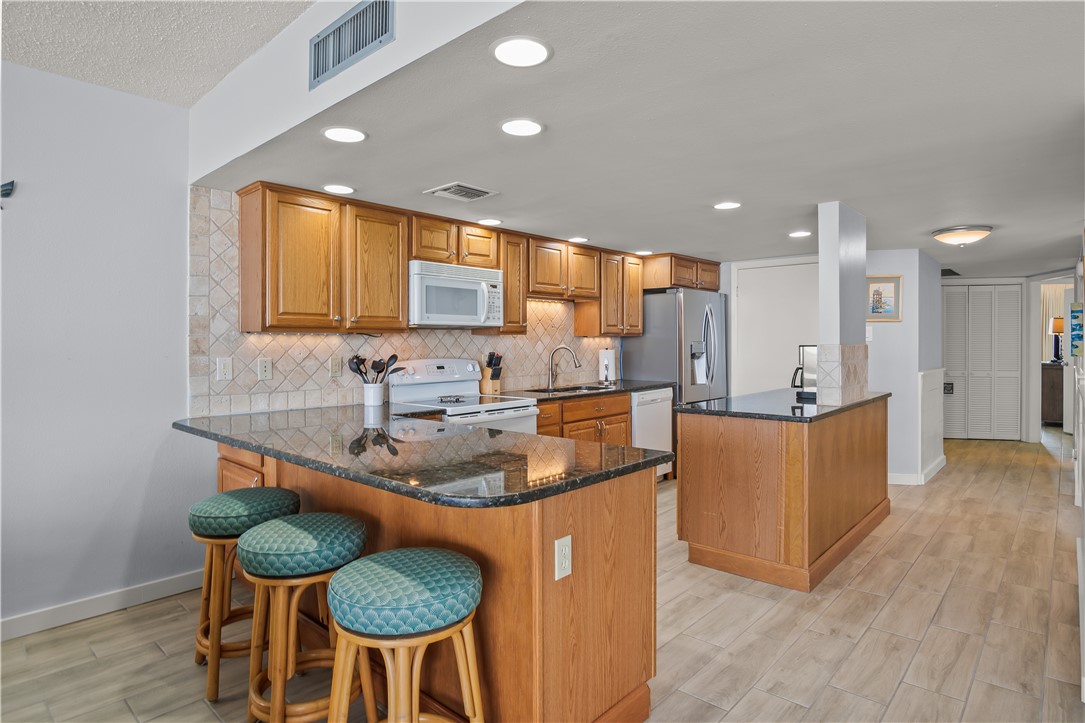 6649 Seacomber Dr 601