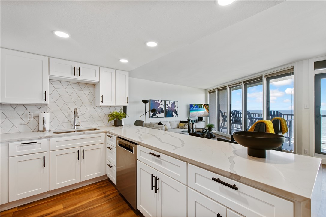 6649 Seacomber Dr 709