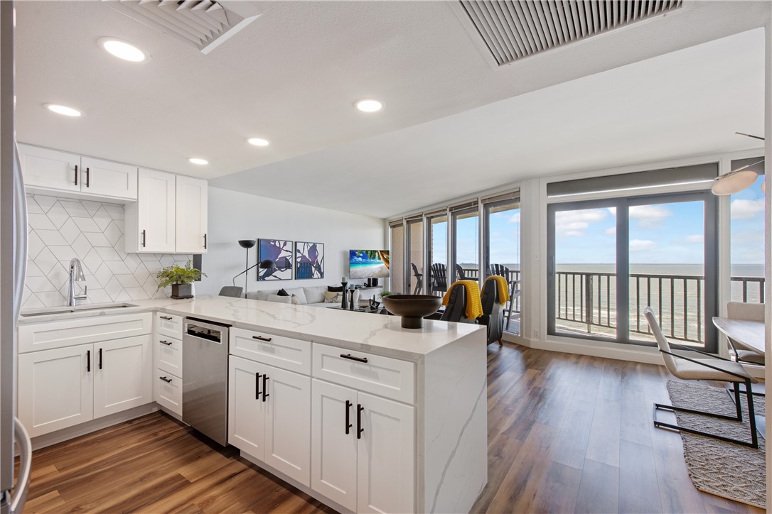 6649 Seacomber Dr 709