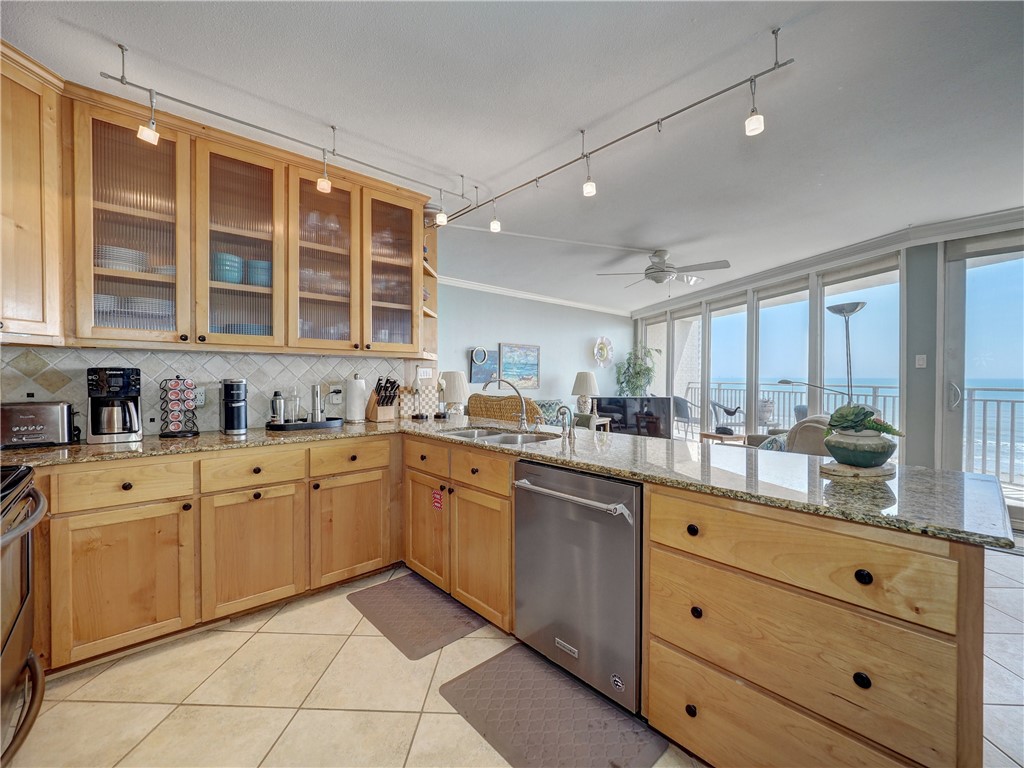 6649 Seacomber Dr 408
