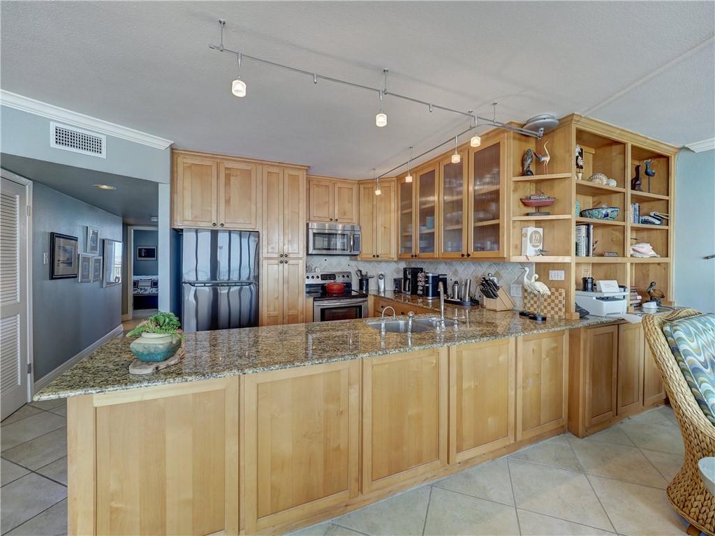6649 Seacomber Dr 408