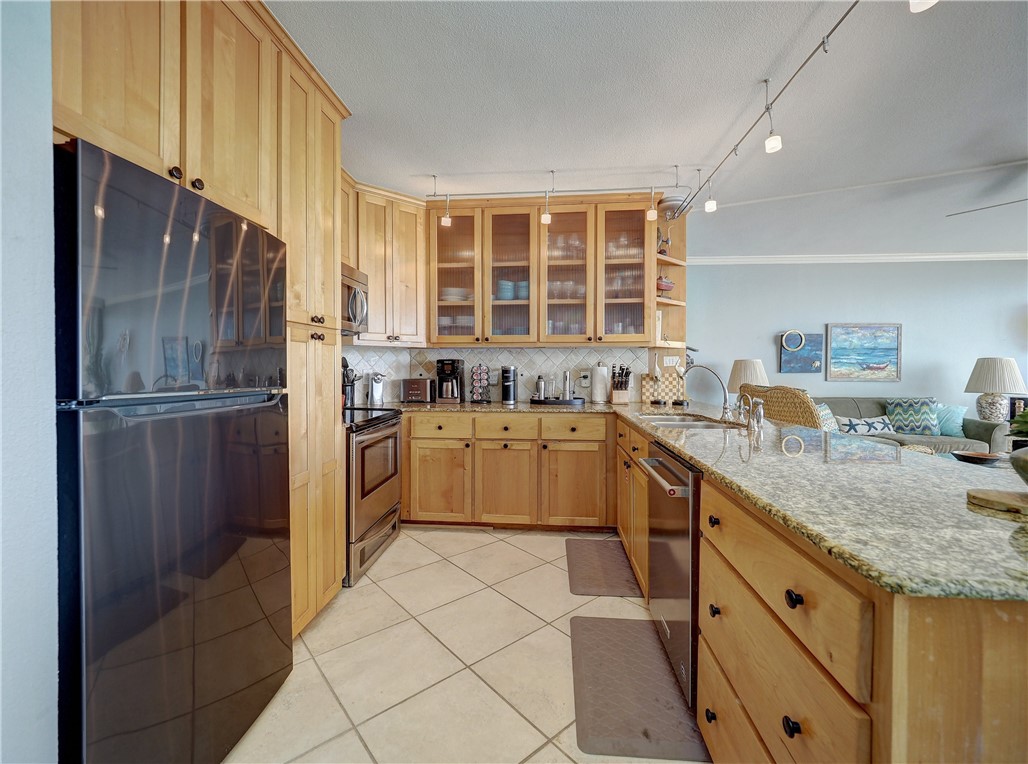 6649 Seacomber Dr 408