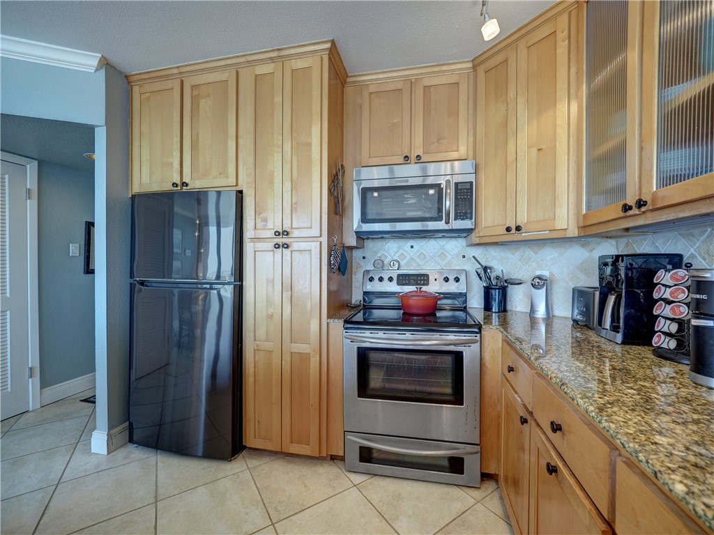 6649 Seacomber Dr 408