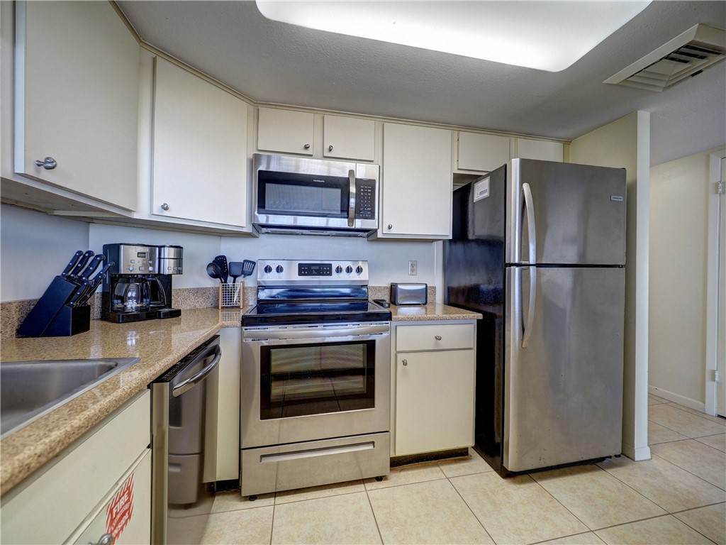 6649 Seacomber Dr 402