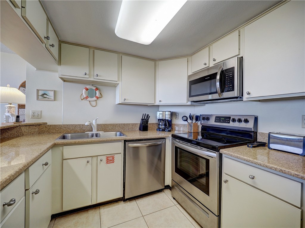 6649 Seacomber Dr 402