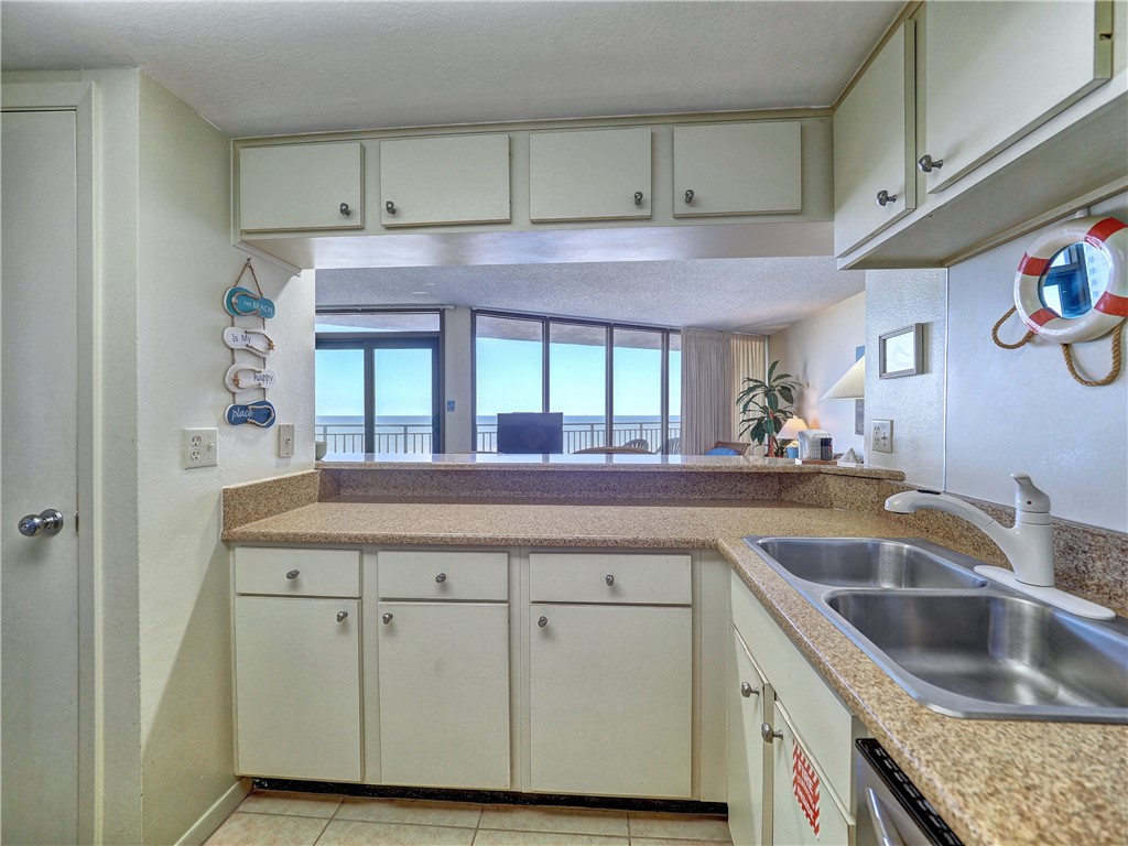 6649 Seacomber Dr 402