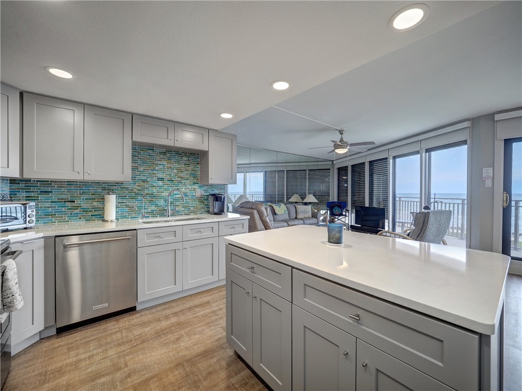 6649 Seacomber Dr 309