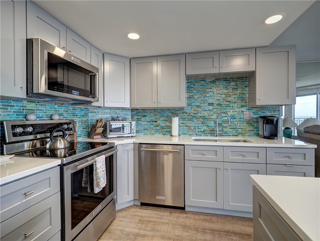 6649 Seacomber Dr 309